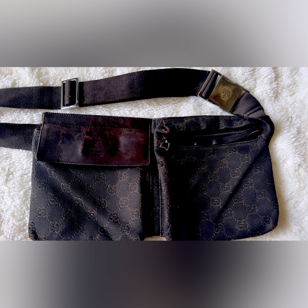 Vintage GUCCI GG Supreme Canvas &
Leather Fanny Bag.